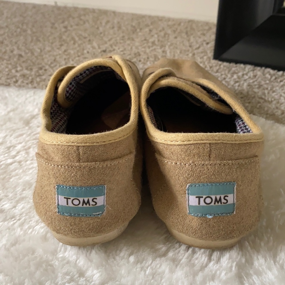 Brown toms